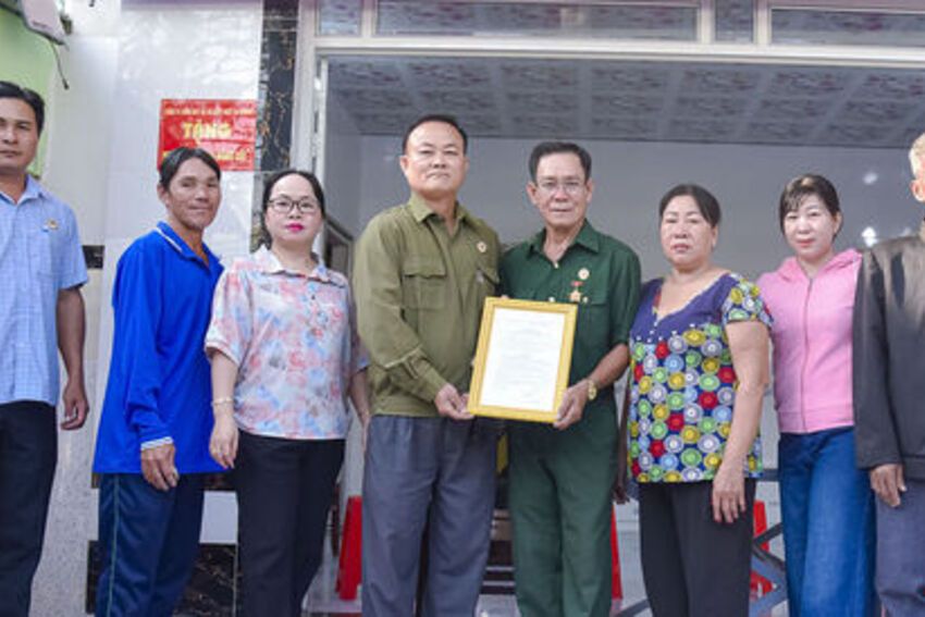 Xã Giang Thành bàn giao nhà Nghĩa tình đồng đội