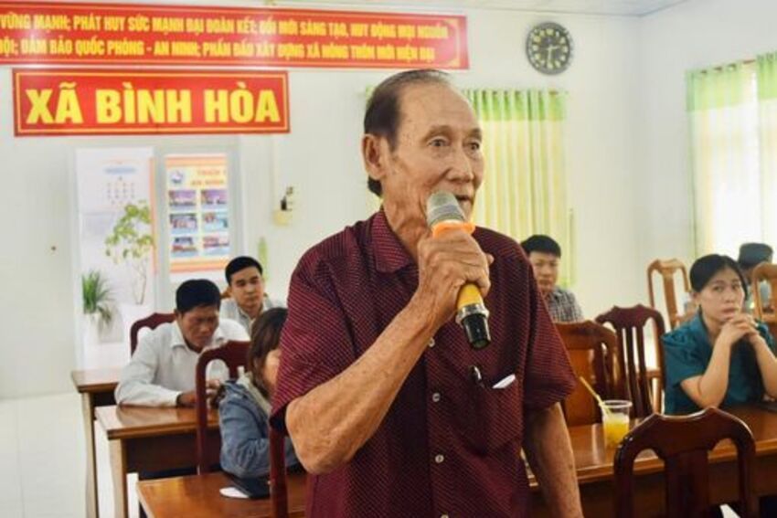 Phó Chủ tịch HĐND tỉnh An Giang Đinh Thị Việt Huỳnh tiếp xúc cử tri xã Bình Hòa