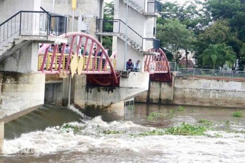Mở cống Tha La - Trà Sư, mực nước nội đồng dự kiến tăng 0,5m