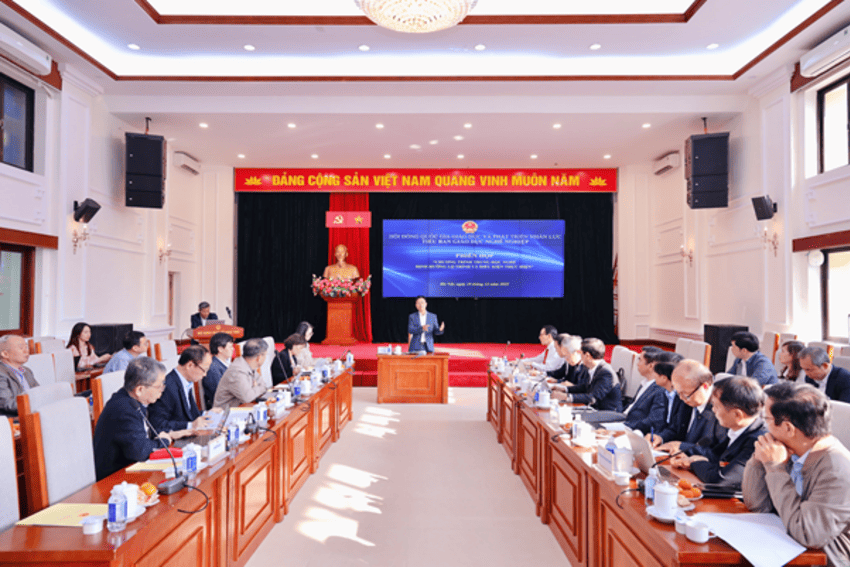 Phiên họp về chương trình trung học nghề - định hướng, lộ trình và điều kiện thực hiện