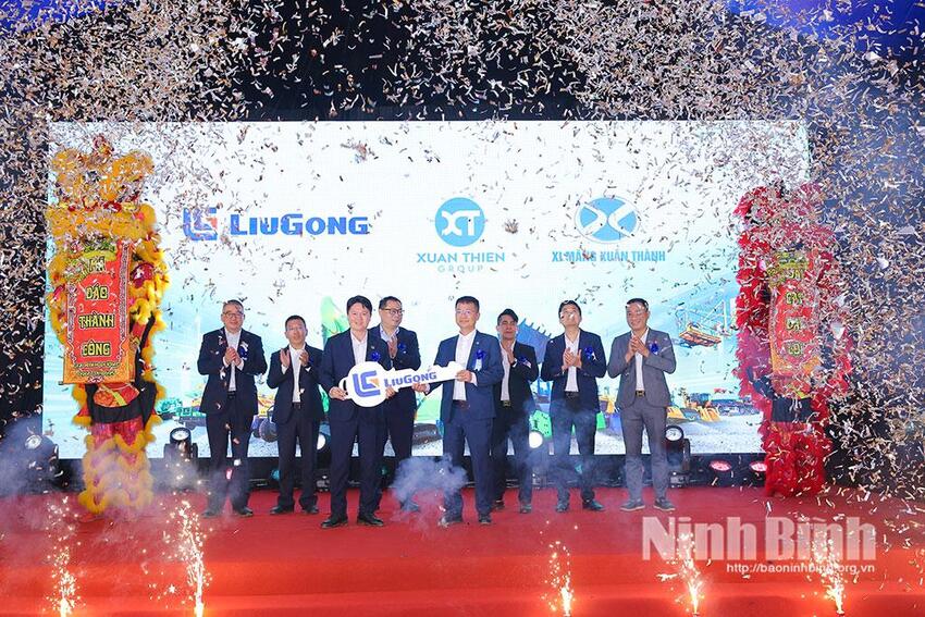 Tập đoàn Xuân Thiện và LiuGong triển khai đội xe máy công trình điện 100% đầu tiên tại Việt Nam