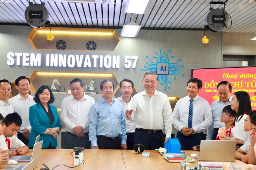 Tư tưởng Hồ Chí Minh về phát triển đội ngũ nhà giáo và sự vận dụng của Đảng trong giai đoạn hiện nay