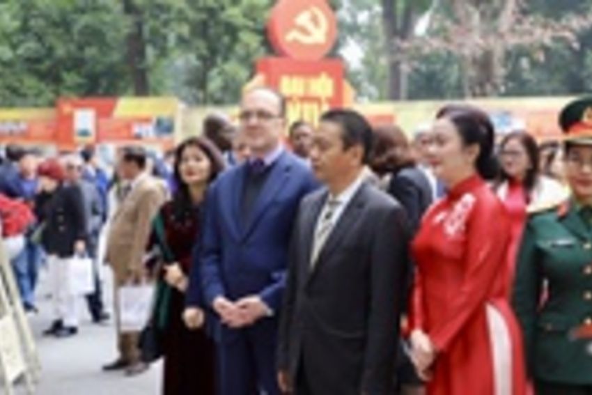 Khu Di tích Chủ tịch Hồ Chí Minh tại Phủ Chủ tịch tổ chức chuỗi hoạt động chào mừng Đại hội đại biểu toàn quốc lần thứ XIV của Đảng và kỷ niệm 76 năm quan hệ Việt Nam- Liên bang Nga
