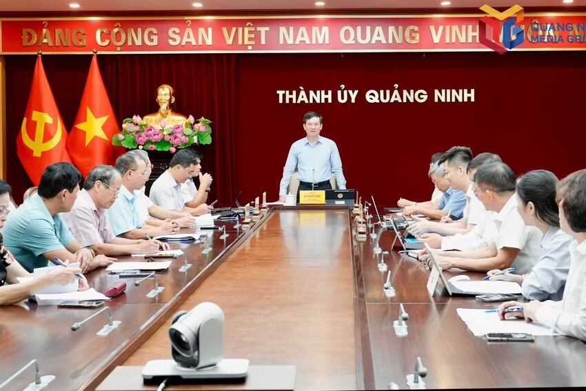 Thực hiện đồng thời giữa chăm sóc và phát huy vai trò người cao tuổi