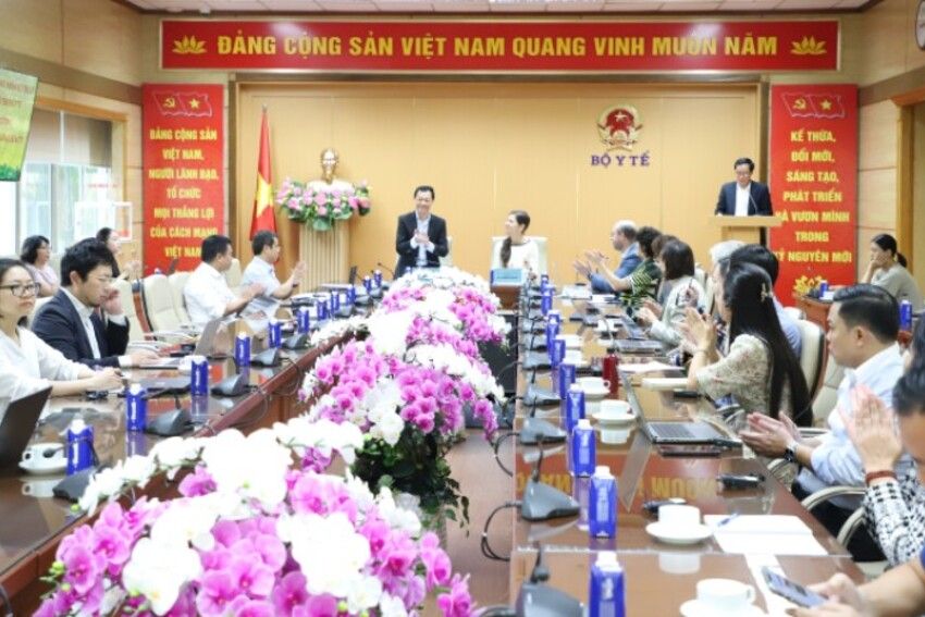 Thứ trưởng Bộ Y tế Nguyễn Tri Thức đồng chủ trì cuộc họp Khởi động Nhóm kỹ thuật về chuyển đổi số y tế