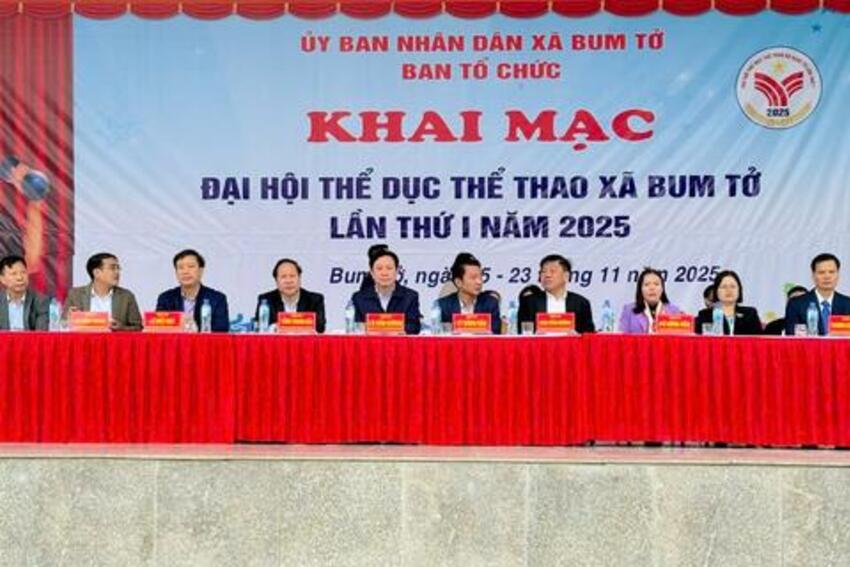 Phó Chủ tịch Thường trực UBND tỉnh Tống Thanh Hải dự khai mạc Đại hội Thể dục thể thao xã Bum Tở lần thứ I, năm 2025