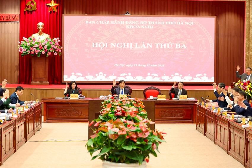 Hội nghị lần thứ ba Ban Chấp hành Đảng bộ thành phố Hà Nội khoá XVIII: Sẵn sàng tâm thế phục vụ nhân dân, kiến tạo phát triển