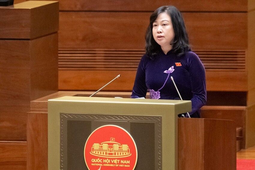 Kỳ họp thứ 10, Quốc hội khóa XV: Bộ trưởng Bộ Y tế Đào Hồng Lan trình bày trước Quốc hội dự án Luật Dân số