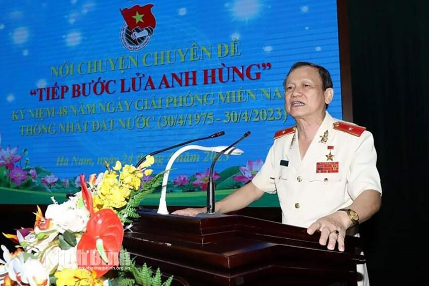 Tăng cường giáo dục truyền thống yêu nước, bồi dưỡng bản lĩnh chính trị cho thế hệ trẻ