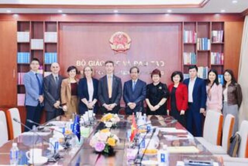 Thúc đẩy các chương trình, dự án hợp tác quốc tế trong lĩnh vực giáo dục và đào tạo