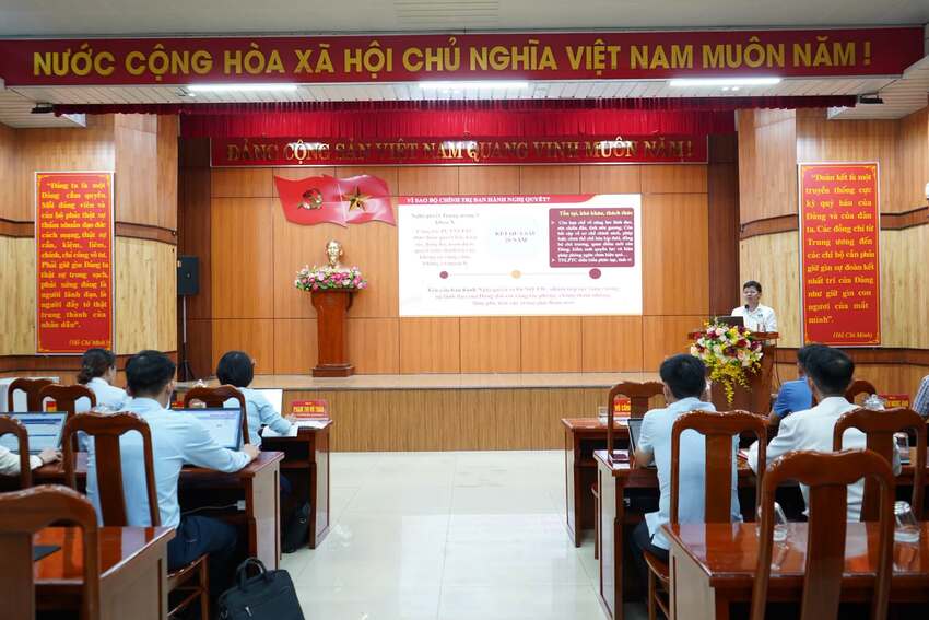Đảng ủy xã Núi Thành tập huấn công tác nội chính Đảng, phòng, chống tham nhũng, lãng phí, tiêu cực; giải quyết đơn, thư và cải cách tư pháp năm 2026