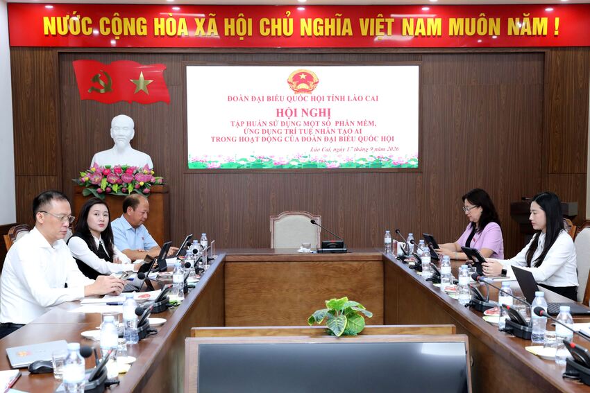 Hội nghị tập huấn sử dụng một số phần mềm, ứng dụng trí tuệ nhân tạo AI trong hoạt động của Đoàn đại biểu Quốc hội tỉnh