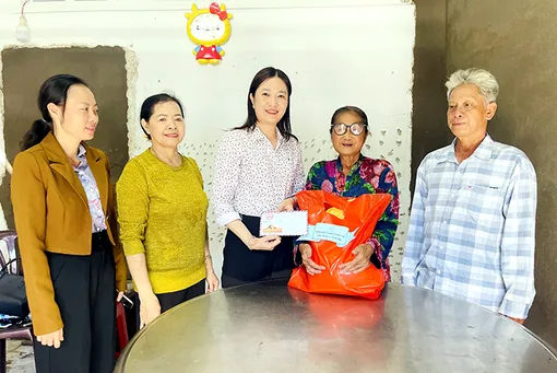 Đoàn kết giúp nhau nâng cao đời sống 