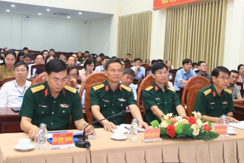 Quân khu 7 cập nhật thông tin cho cán bộ đối tượng 2