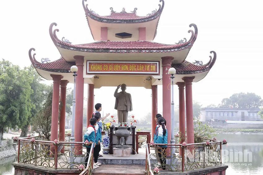 Mãi tự hào nơi Bác Hồ về thăm