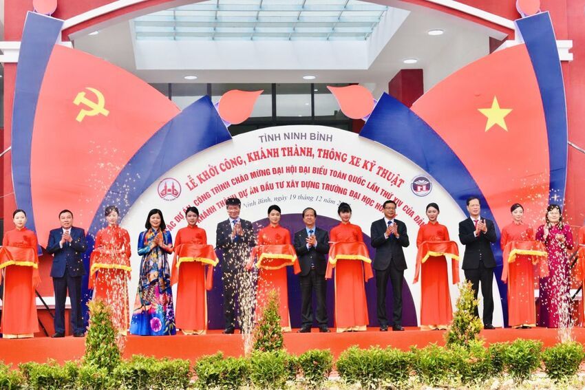 Bộ trưởng Nguyễn Kim Sơn dự khánh thành Trường Đại học Hoa Lư