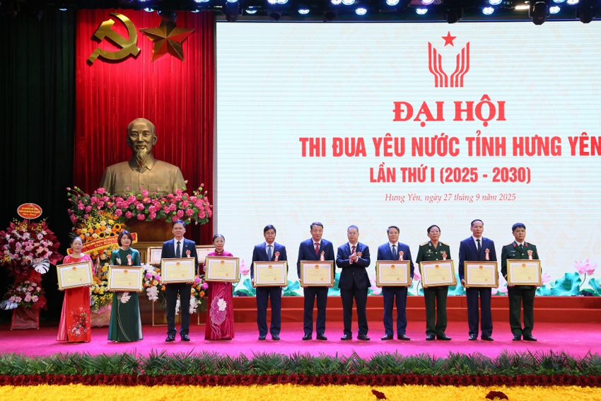 Chi bộ thôn Bương Hạ Đông - Điển hình trong học tập và làm theo tư tuongr, đạo đức, phong cách Hồ Chí Minh