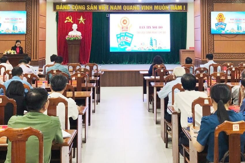 Đảng ủy phường Tam Kỳ ra mắt ấn phẩm “Bản tin nội bộ - Tài liệu sinh hoạt chi bộ”