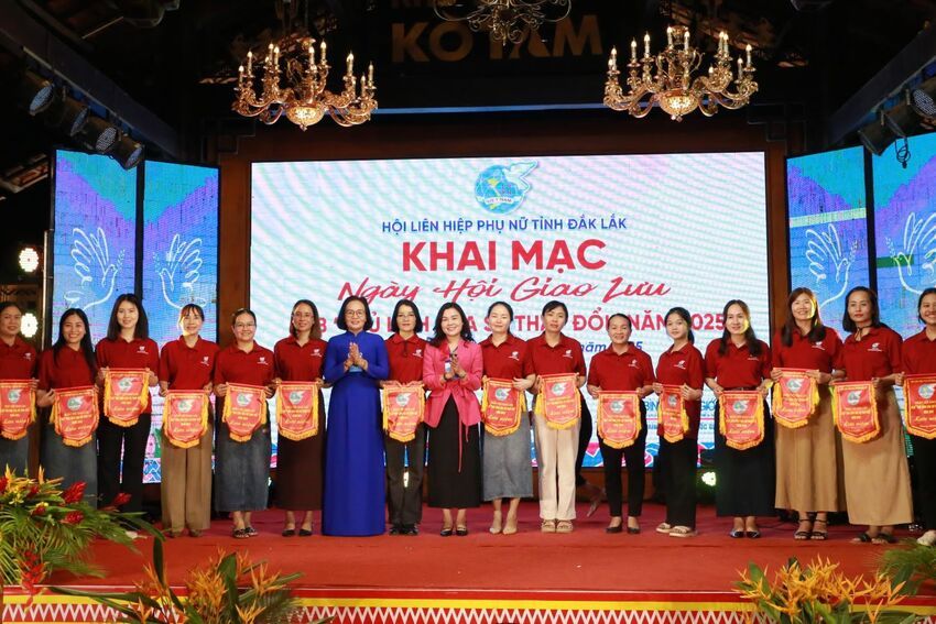 Khai mạc Ngày hội giao lưu Câu lạc bộ “Thủ lĩnh của sự thay đổi” năm 2025