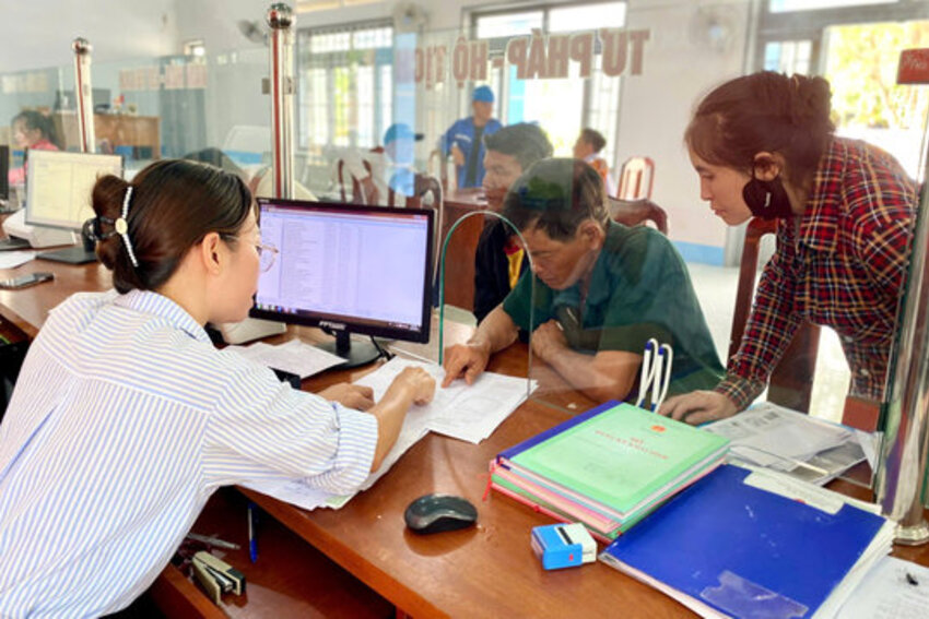 Học và làm theo Bác: Chuyển sang thực hành thường xuyên, tự giác, thiết thực