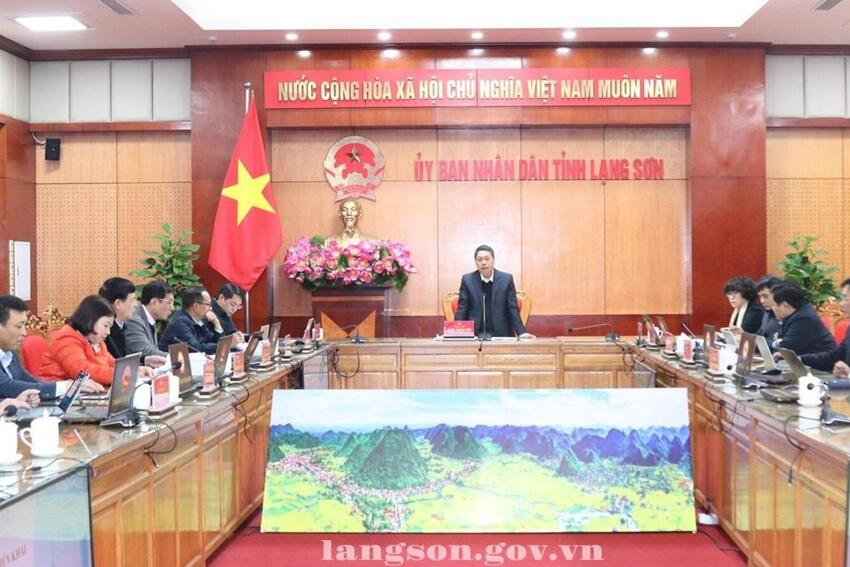 Họp chuyên đề về tình hình triển khai các ứng dụng, nền tảng số dùng chung trên địa bàn tỉnh