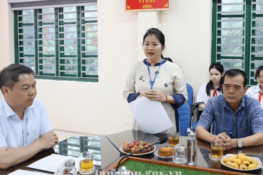 Đồng chí Đoàn Thanh Sơn, Phó Chủ tịch UBND tỉnh thăm, tặng quà Tết Trung thu tại Cơ sở Bảo trợ xã hội tổng hợp tỉnh