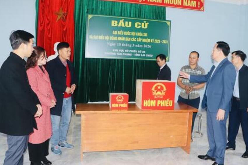 Chủ tịch UBND tỉnh Hà Quang Trung kiểm tra công tác chuẩn bị bầu cử tại phường Tân Phong