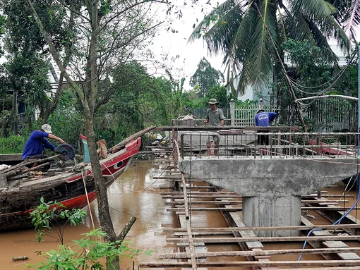 Nêu cao trách nhiệm vì dân 