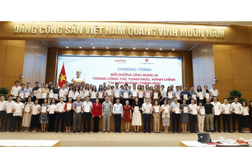 Bế mạc lớp bồi dưỡng ứng dụng AI trong công tác hành chính, tham mưu tại VPCP