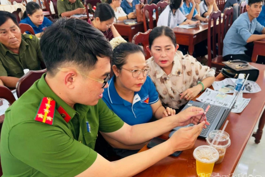 Xã Phước Hậu ra quân Chiến dịch “Mùa hè số cùng VNeID”