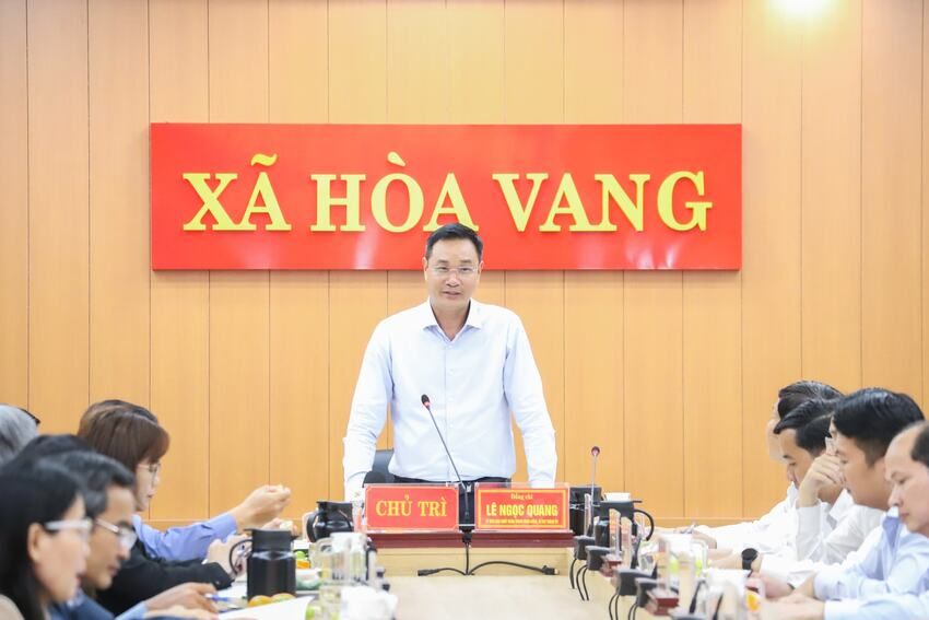 Bí thư Thành ủy Đà Nẵng Lê Ngọc Quang kiểm tra công tác chuẩn bị bầu cử tại xã Sông Vàng và Hòa Vang