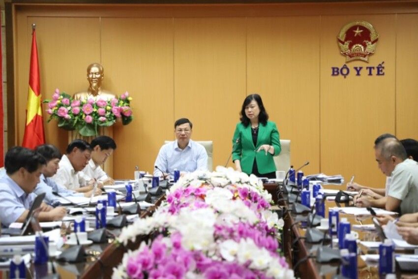 Bộ trưởng Bộ Y tế Đào Hồng Lan yêu cầu các đơn vị thuộc Bộ rà soát, cắt giảm thủ tục hành chính đúng, đủ, đáp ứng tiến độ theo Nghị quyết 66/NĐ-CP của Chính phủ