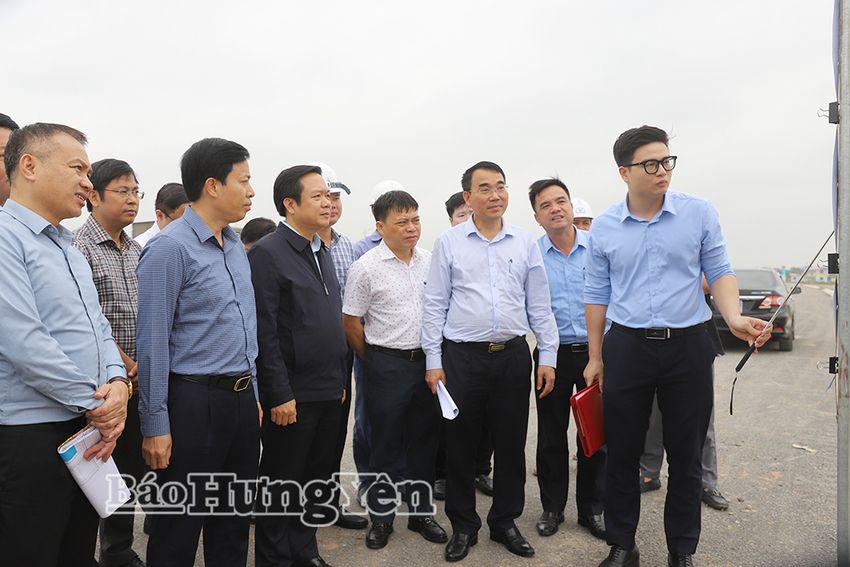 Đồng chí Chủ tịch UBND tỉnh Phạm Quang Ngọc chỉ đạo đẩy nhanh tiến độ các dự án giao thông