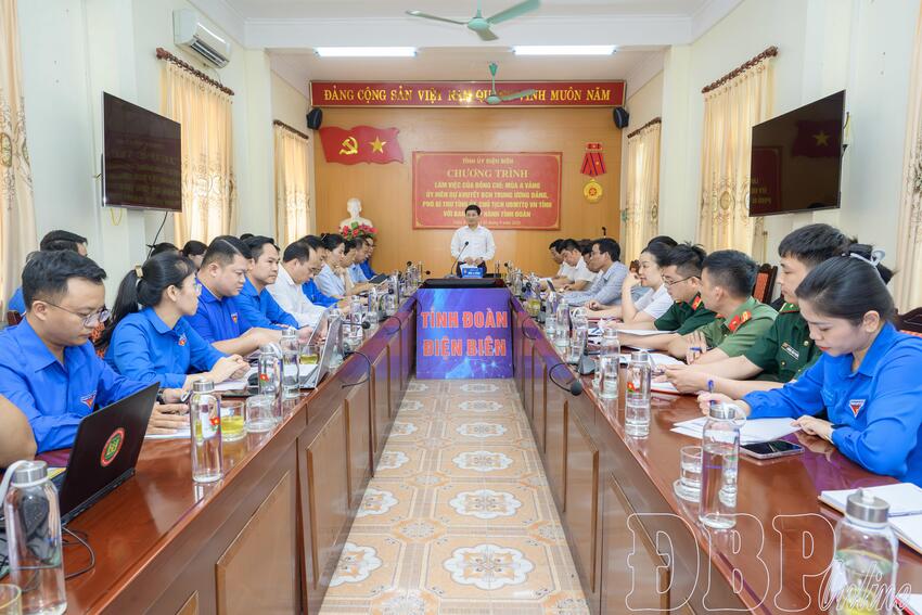 Đồng chí Mùa A Vảng làm việc với Ban Chấp hành Tỉnh đoàn