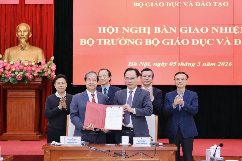 Hội nghị bàn giao nhiệm vụ Bộ trưởng Bộ Giáo dục và Đào tạo