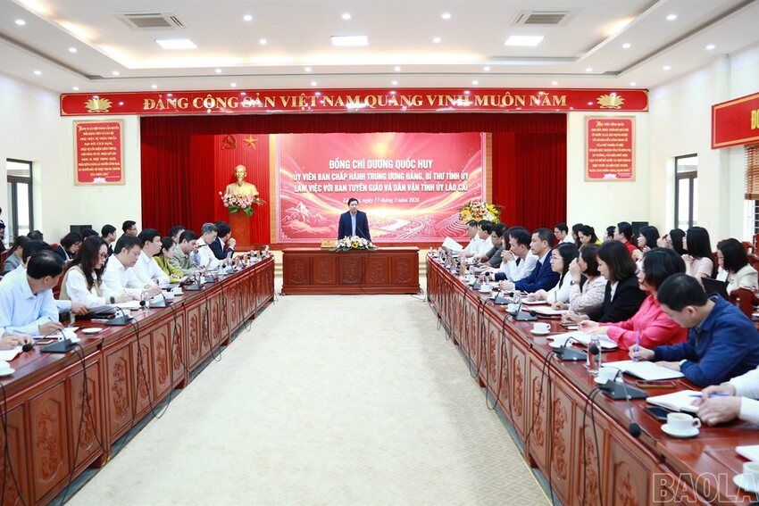 Đổi mới mạnh mẽ công tác tư tưởng, tuyên truyền