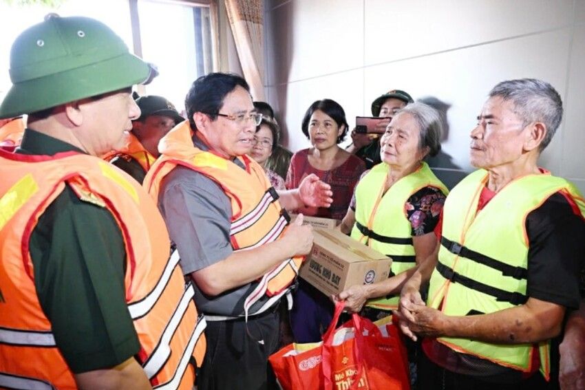 Thường trực Chính phủ chỉ đạo triển khai đồng bộ, quyết liệt các giải pháp khắc phục hậu quả thiên tai sau bão số 11