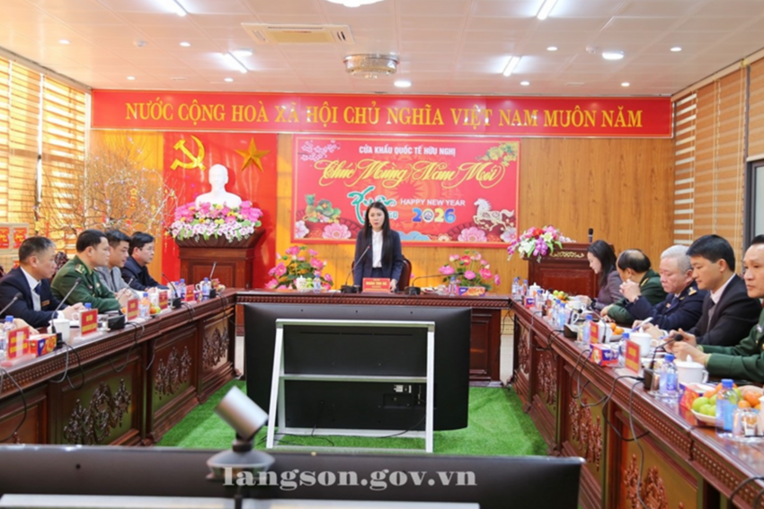 Đồng chí Đoàn Thu Hà, Phó Bí thư Tỉnh ủy, Chủ tịch Ủy ban MTTQ tỉnh thăm, kiểm tra công tác trực, phục vụ tết Nguyên đán Bính Ngọ năm 2026 tại Cửa khẩu Quốc tế Hữu Nghị và Công ty Điện lực Lạng Sơn