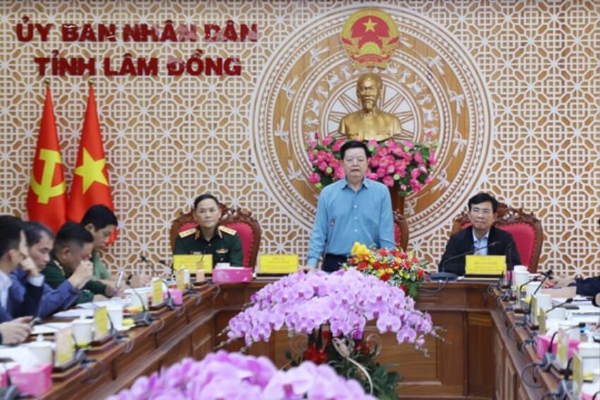 Hỗ trợ kịp thời, bảo đảm người dân không đói, khát và thiếu thuốc men