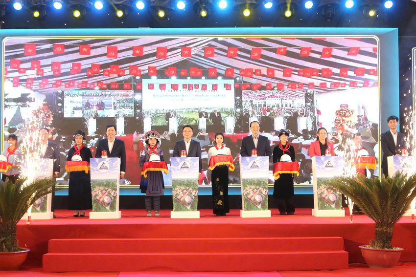 Phó Thủ tướng Chính phủ Lê Thành Long dự Lễ động thổ Trường Phổ thông Nội trú liên cấp Tiểu học và THCS Bản Lầu - xã Bản Lầu, tỉnh Lào Cai