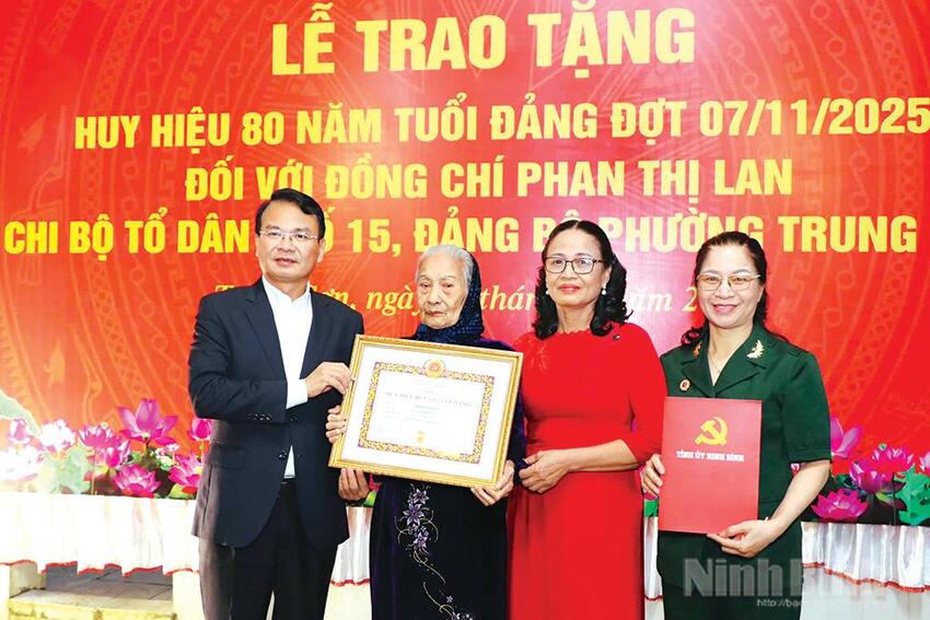 Sắt son niềm tin với Đảng