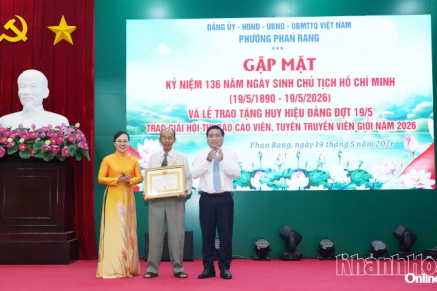 Phường Phan Rang tổ chức gặp mặt kỷ niệm 136 năm Ngày sinh Chủ tịch Hồ Chí Minh