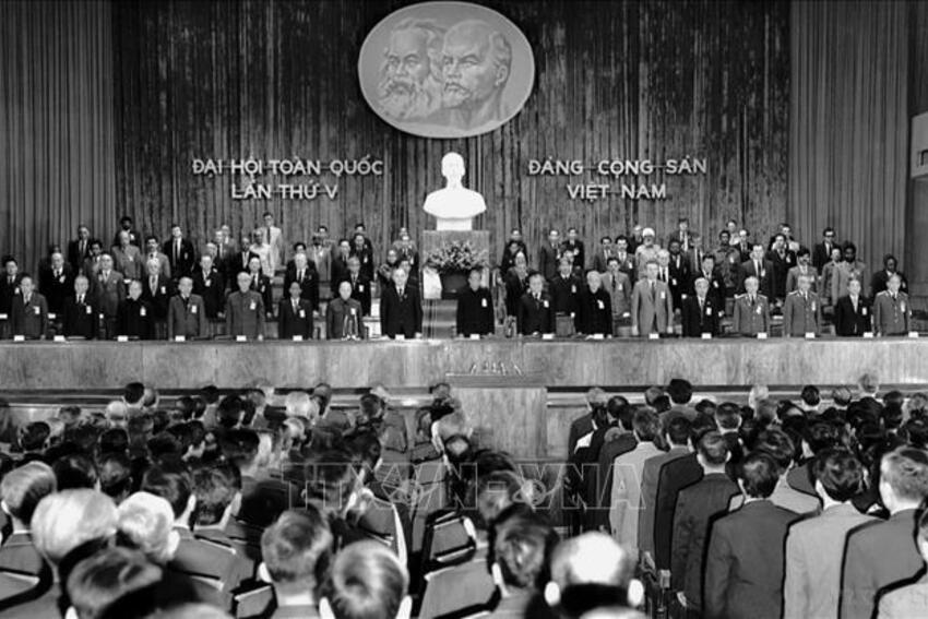 Đại hội Đảng lần thứ V: Xây dựng chủ nghĩa xã hội và bảo vệ Tổ quốc xã hội chủ nghĩa