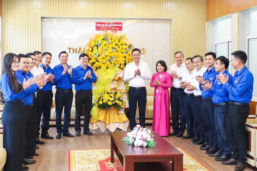 Bí thư Thành ủy Đà Nẵng Lê Ngọc Quang thăm, chúc mừng Thành đoàn nhân kỷ niệm 95 năm ngày thành lập Đoàn TNCS Hồ Chí Minh (26/3)