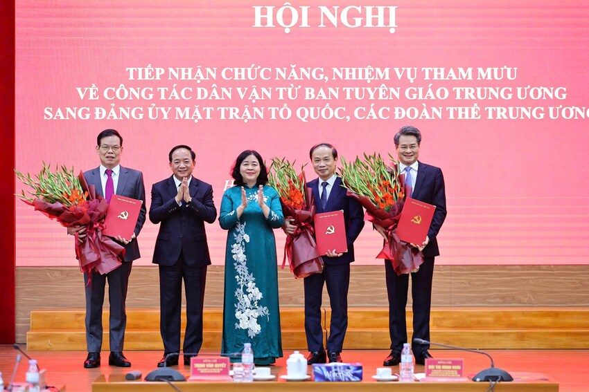 Đảng ủy MTTQ, các đoàn thể Trung ương tiếp nhận chức năng, nhiệm vụ tham mưu về công tác dân vận từ Ban Tuyên giáo Trung ương