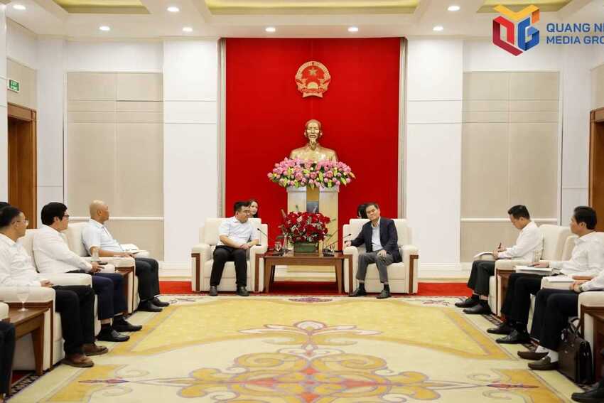 Chủ tịch UBND thành phố Bùi Văn Khắng tiếp xã giao nhà đầu tư Trung Quốc