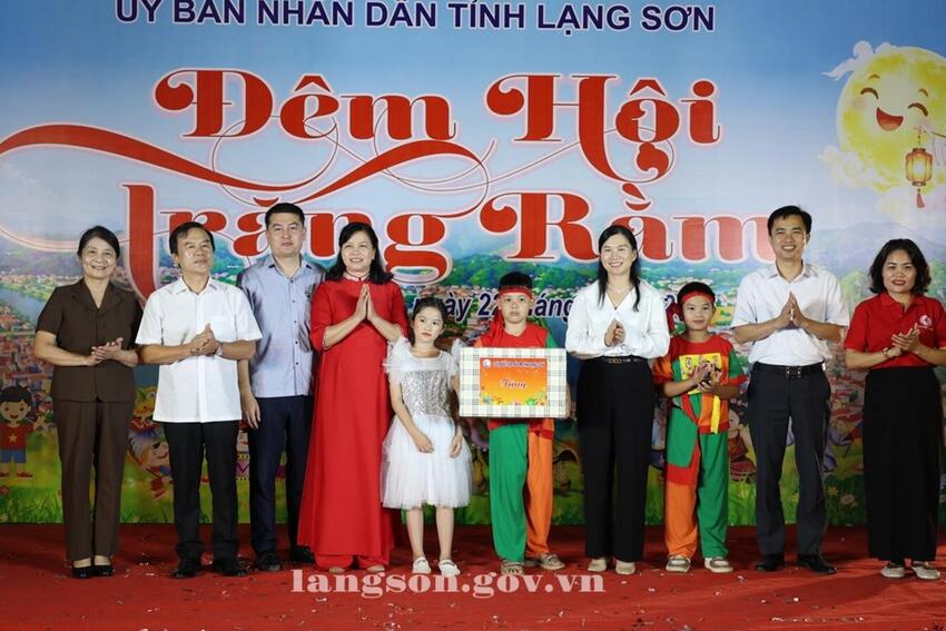 Chương trình “Đêm hội Trăng rằm” tại Trường Tiểu học Chiến Thắng