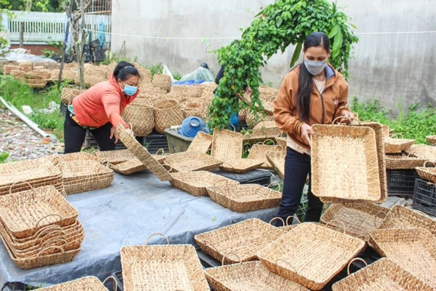 Phụ nữ phường Nguyệt Hóa góp sức xây dựng Đảng vững mạnh