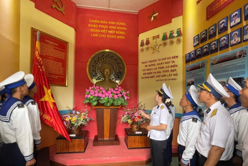 Các đơn vị Vùng 4 Hải quân: Nhiều hoạt động kỷ niệm 136 năm Ngày sinh Chủ tịch Hồ Chí Minh