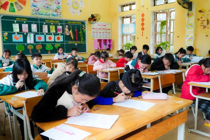 Tiếp tục đổi mới, nâng cao chất lượng giáo dục toàn diện, ưu tiên nguồn lực cho vùng khó khăn và đẩy mạnh chuyển đổi số